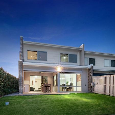 Fairway Village @ Windaroo Lakes Golf Club Exterior photo